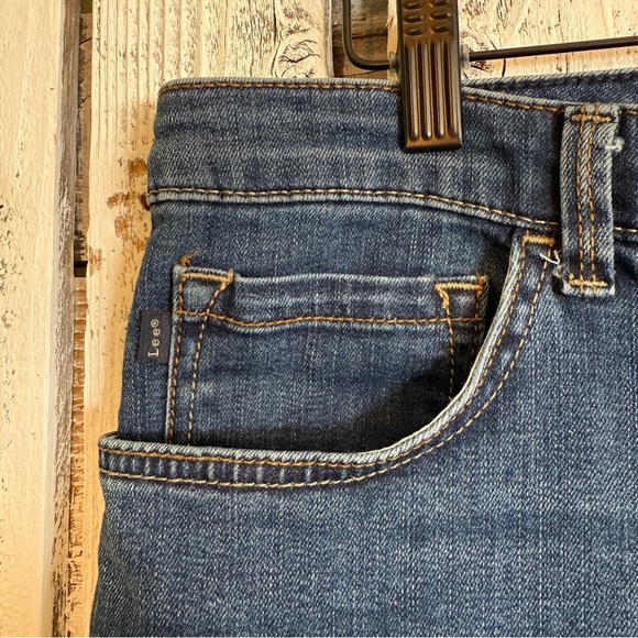 Lee Relaxed Fit Straight Leg Blue Jeans Womens Size 16 High Rise Instantly Slims - Picture 8 of 9